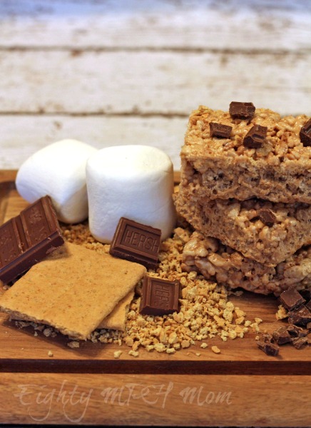 Campfire-Rice-Krispie-Treat-Smores Bring the outdoors inside with these Campfire Rice Krispie Treat S'mores! #camping #Smores