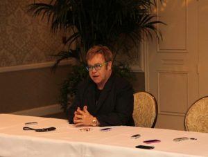 Mom bloggers interview Sir Elton John for Gnomeo & Juliet