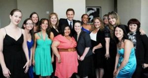 tom hiddleston interview with mom bloggers