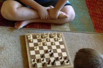 GrowUpSmart Chess Set - Review and Giveaway