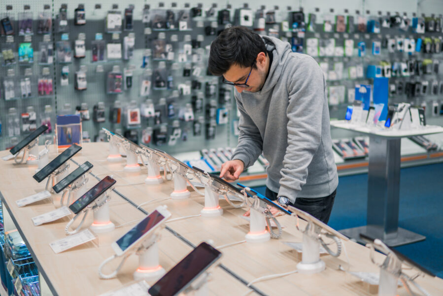  Boost Your Credit Score Before Applying for a New Mobile Phone