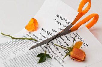 https://pixabay.com/photos/divorce-separation-marriage-breakup-619195/ 
