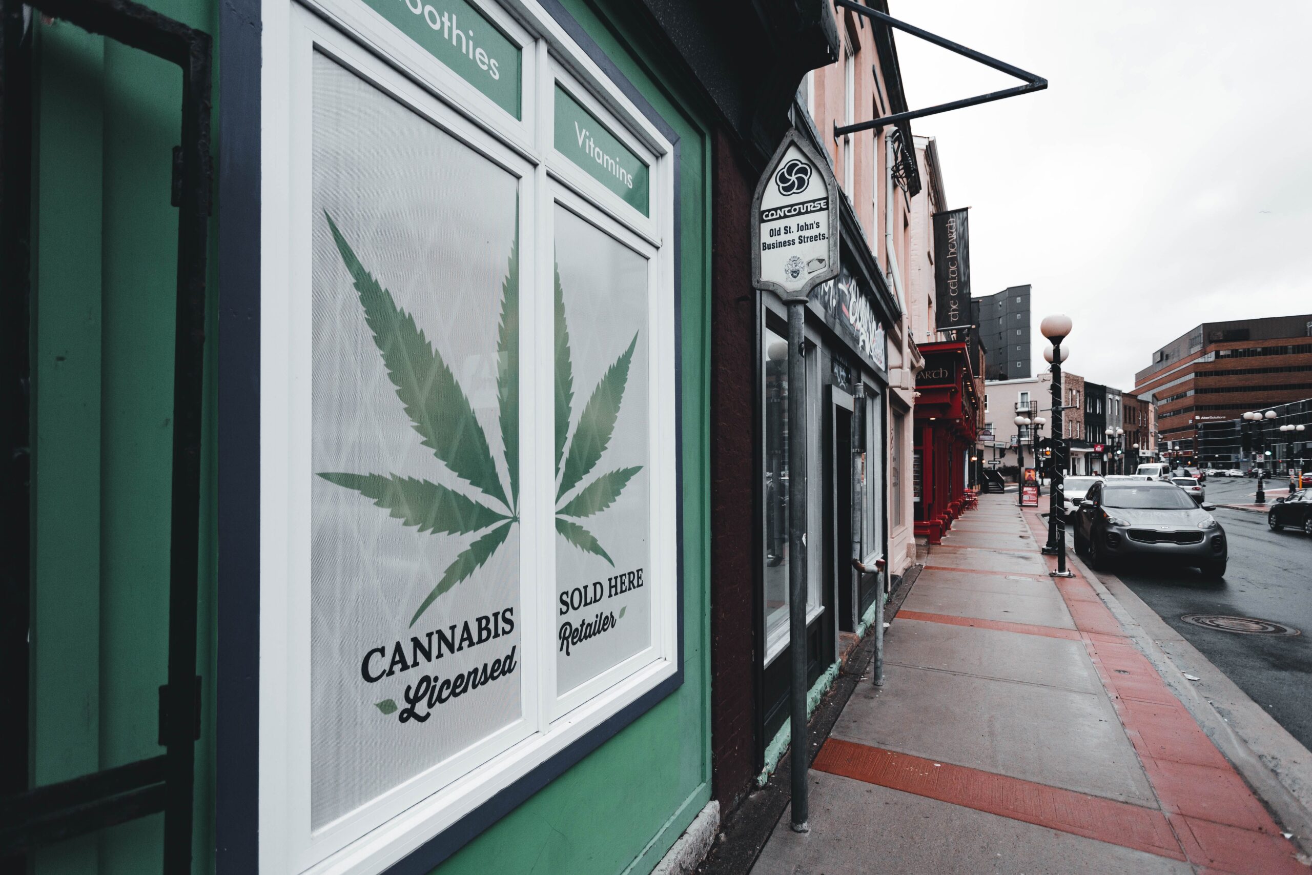 5 Best Canadian Online Dispensaries for Buying Cannabis in Bulk (2026)